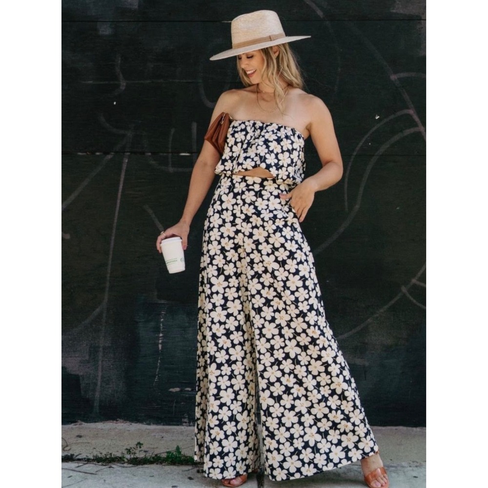 By Together Navy Daisy Floral 2 Piece Set Strapless Top Wide Leg Pants Small NWT